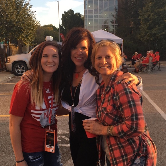 Meet your Posher, Emily - Picture 3 of 3